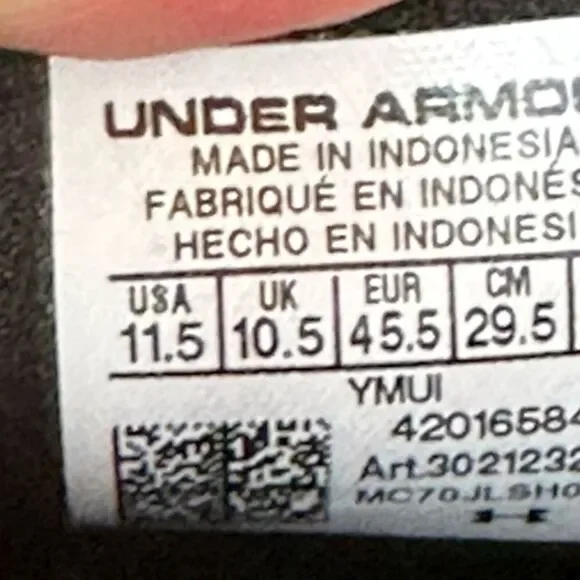 Under ArmourBlack and Orange Shoes